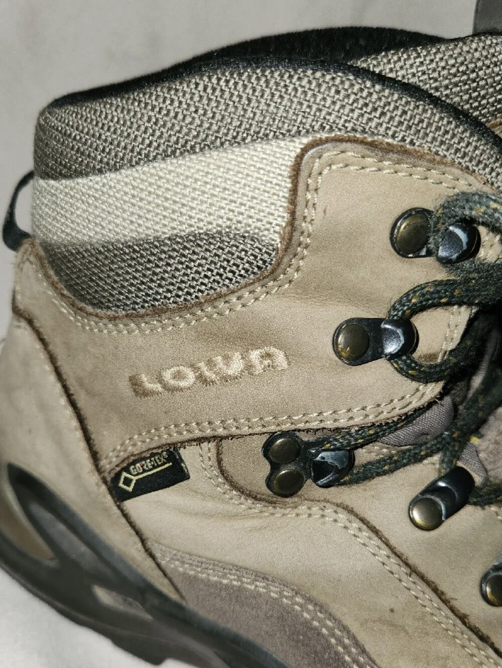 Lowa Men's Taupe and Black Hiking Boots